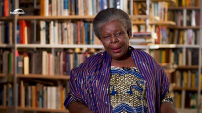 Paula Chiziane é a primeira mulher africana a ganhar o prêmio Camões de Literatura